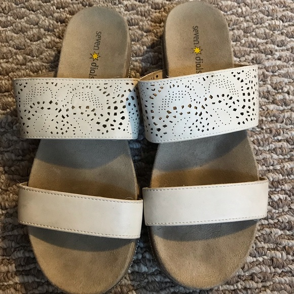 Platform Sandals - Picture 2 of 3